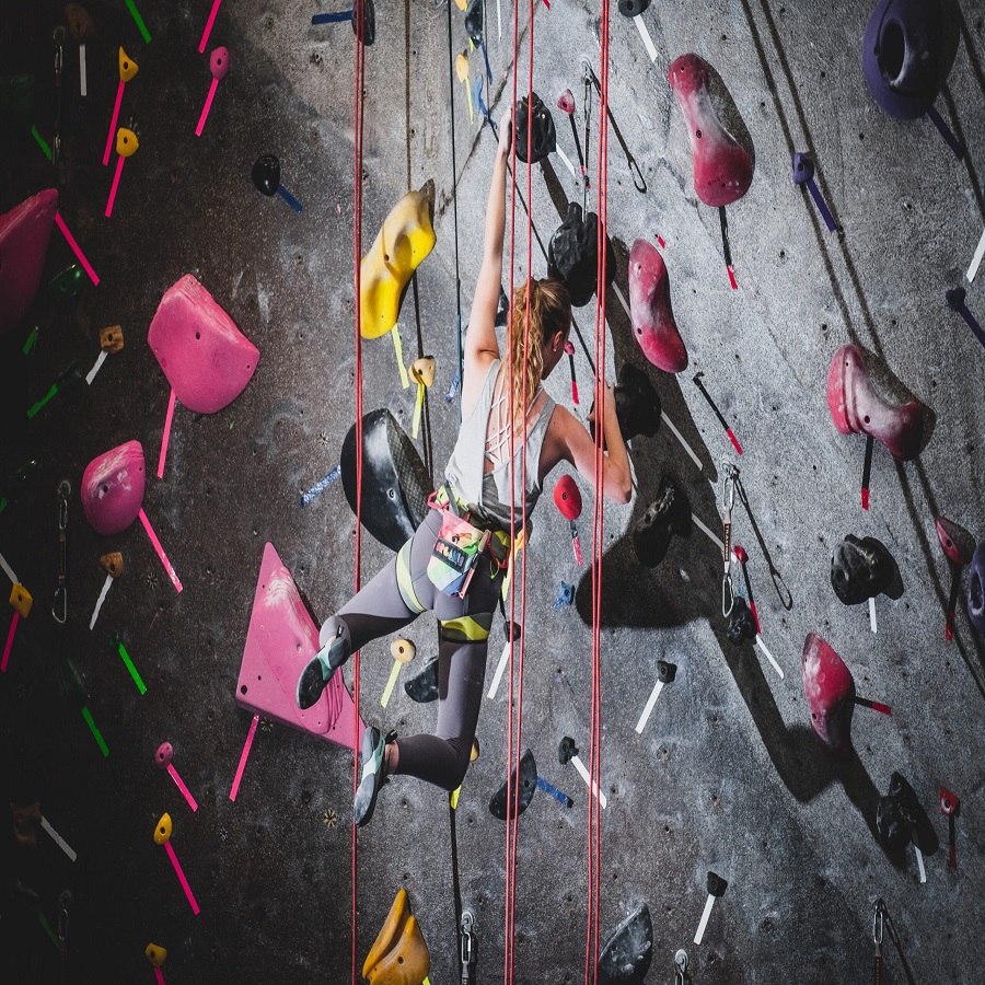 belay rock climbing