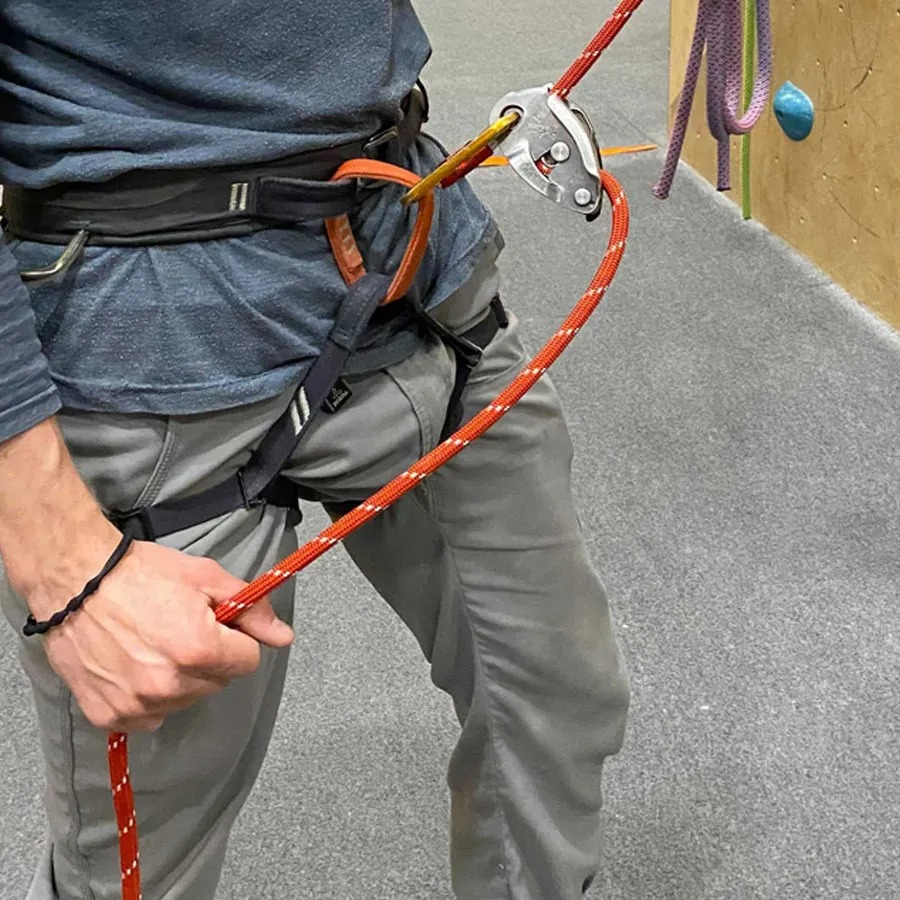 belay rock climbing